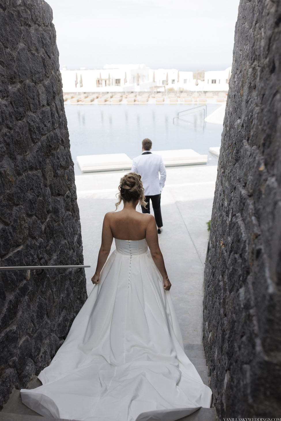 h&h_dreamy_elopement_dana_villas_location_santorini_greece