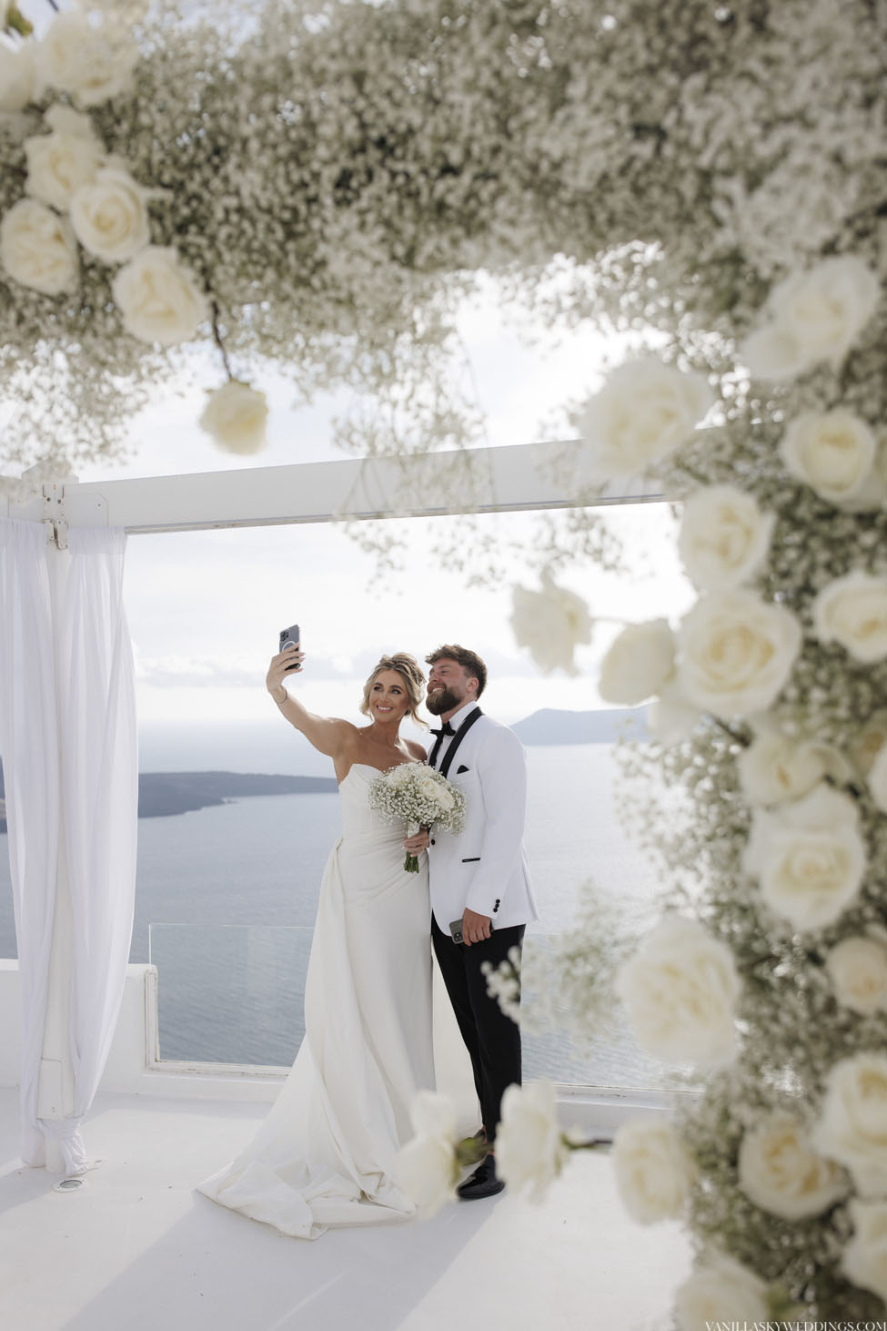 h&h_dreamy_elopement_dana_villas_location_santorini_greece