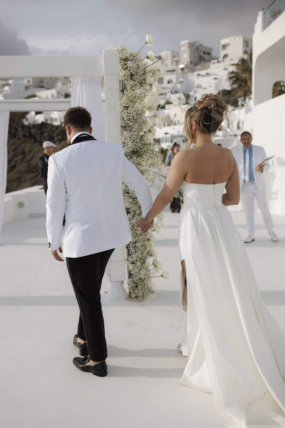 h&h_dreamy_elopement_dana_villas_location_santorini_greece