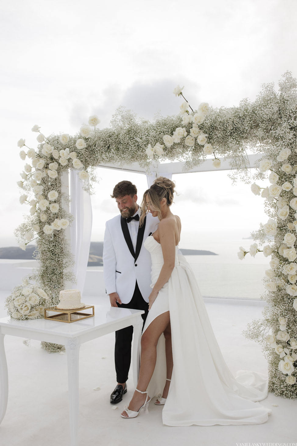 h&h_dreamy_elopement_dana_villas_location_santorini_greece