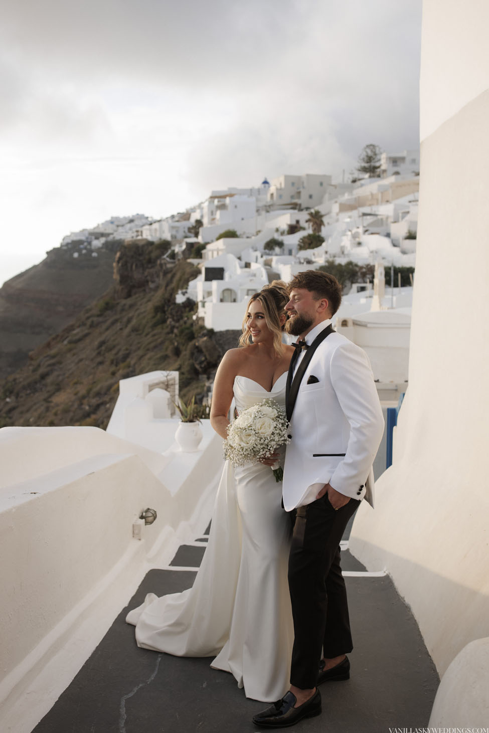 h&h_dreamy_elopement_dana_villas_location_santorini_greece