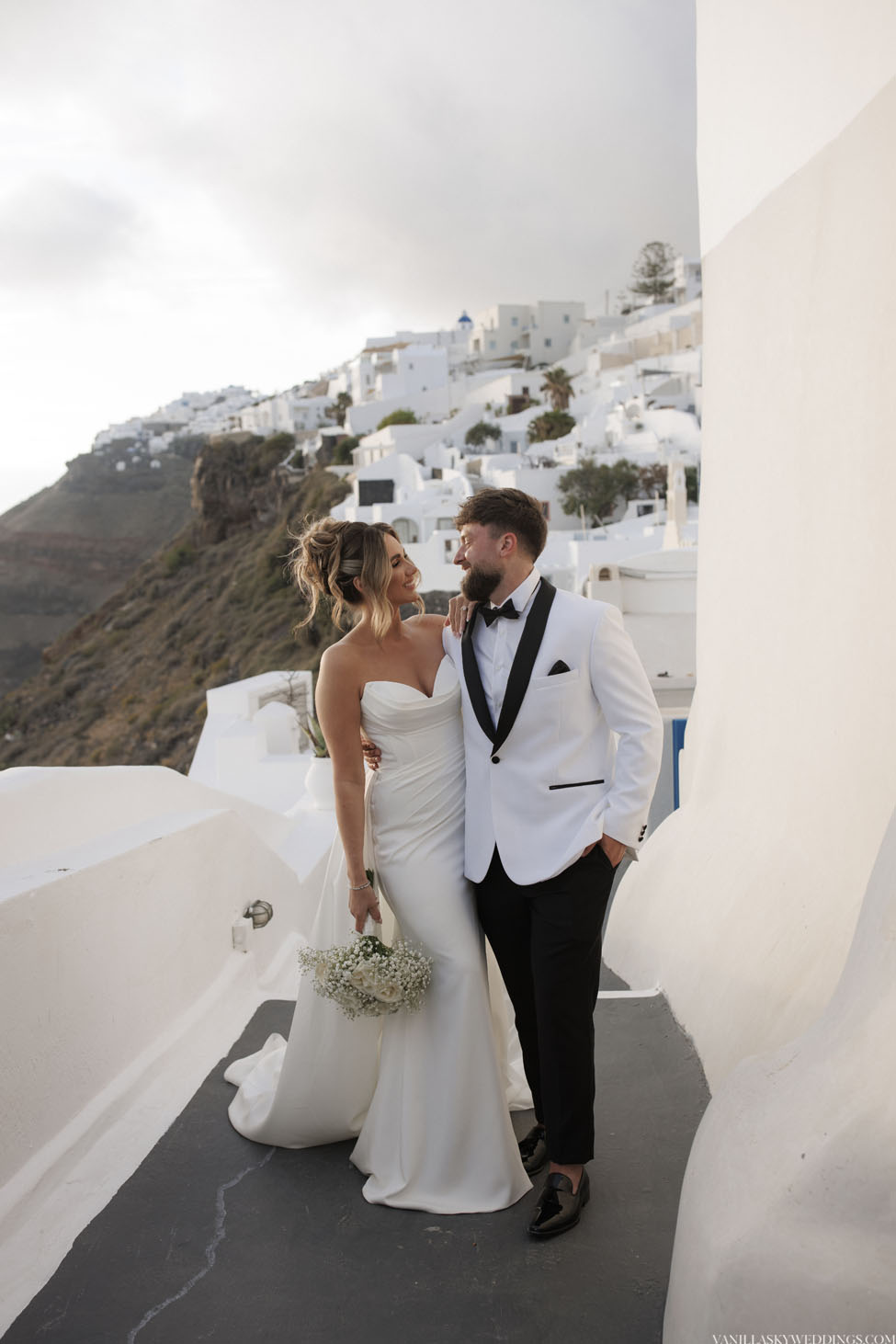 h&h_dreamy_elopement_dana_villas_location_santorini_greece