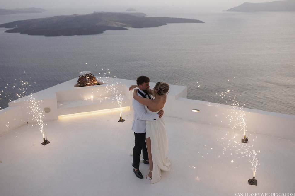 h&h_dreamy_elopement_dana_villas_location_santorini_greece