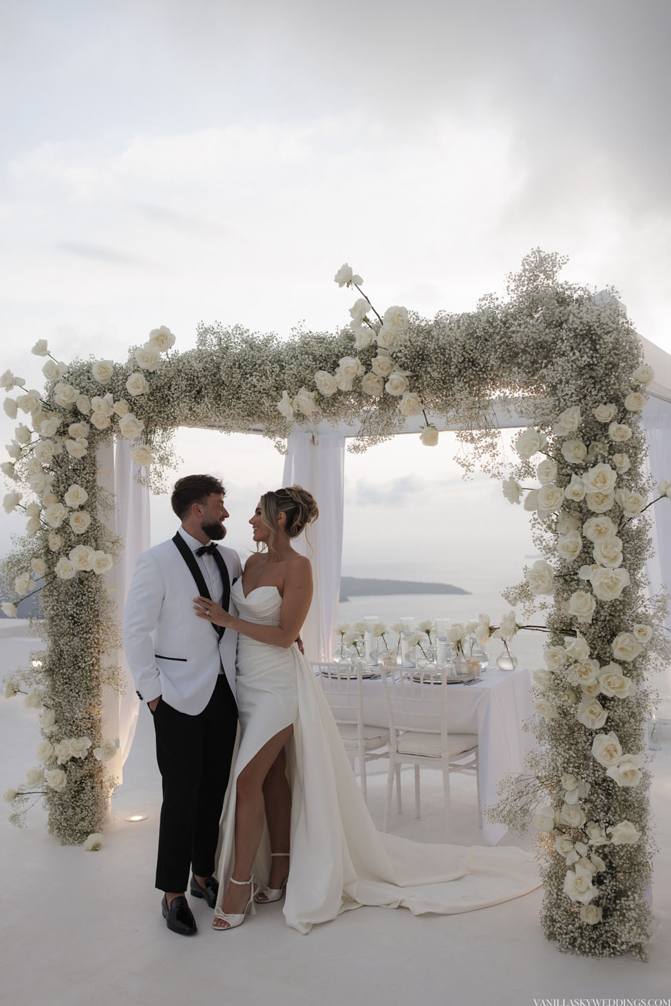 h&h_dreamy_elopement_dana_villas_location_santorini_greece