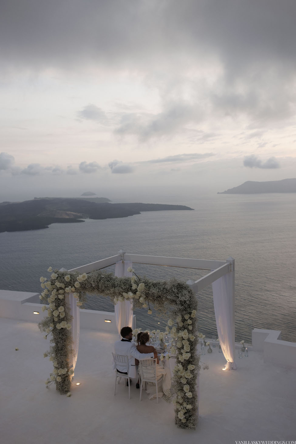 h&h_dreamy_elopement_dana_villas_location_santorini_greece