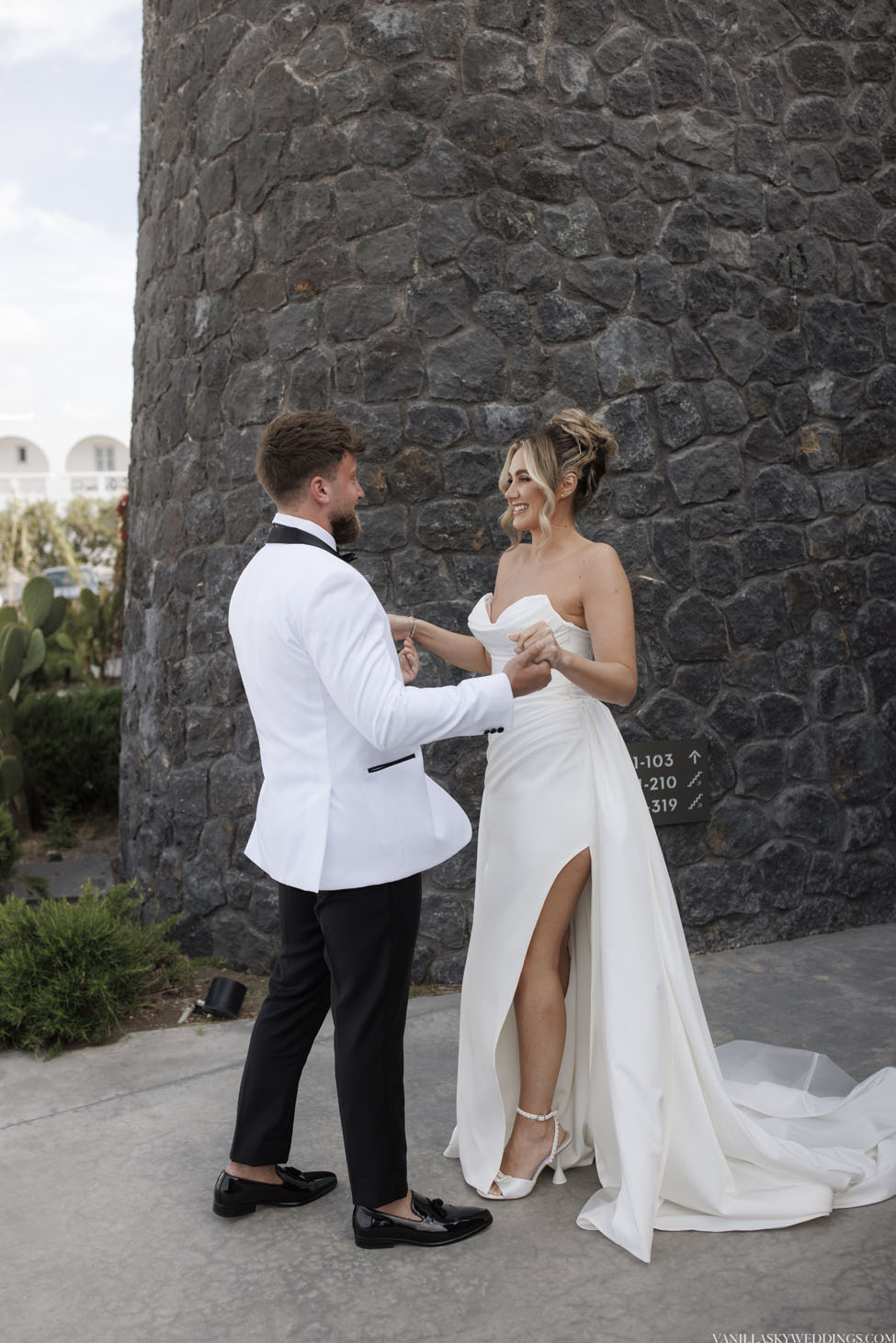 h&h_dreamy_elopement_dana_villas_location_santorini_greece