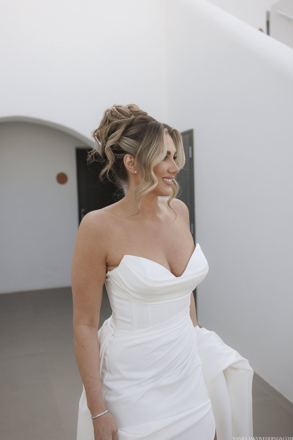 h&h_dreamy_elopement_dana_villas_location_santorini_greece