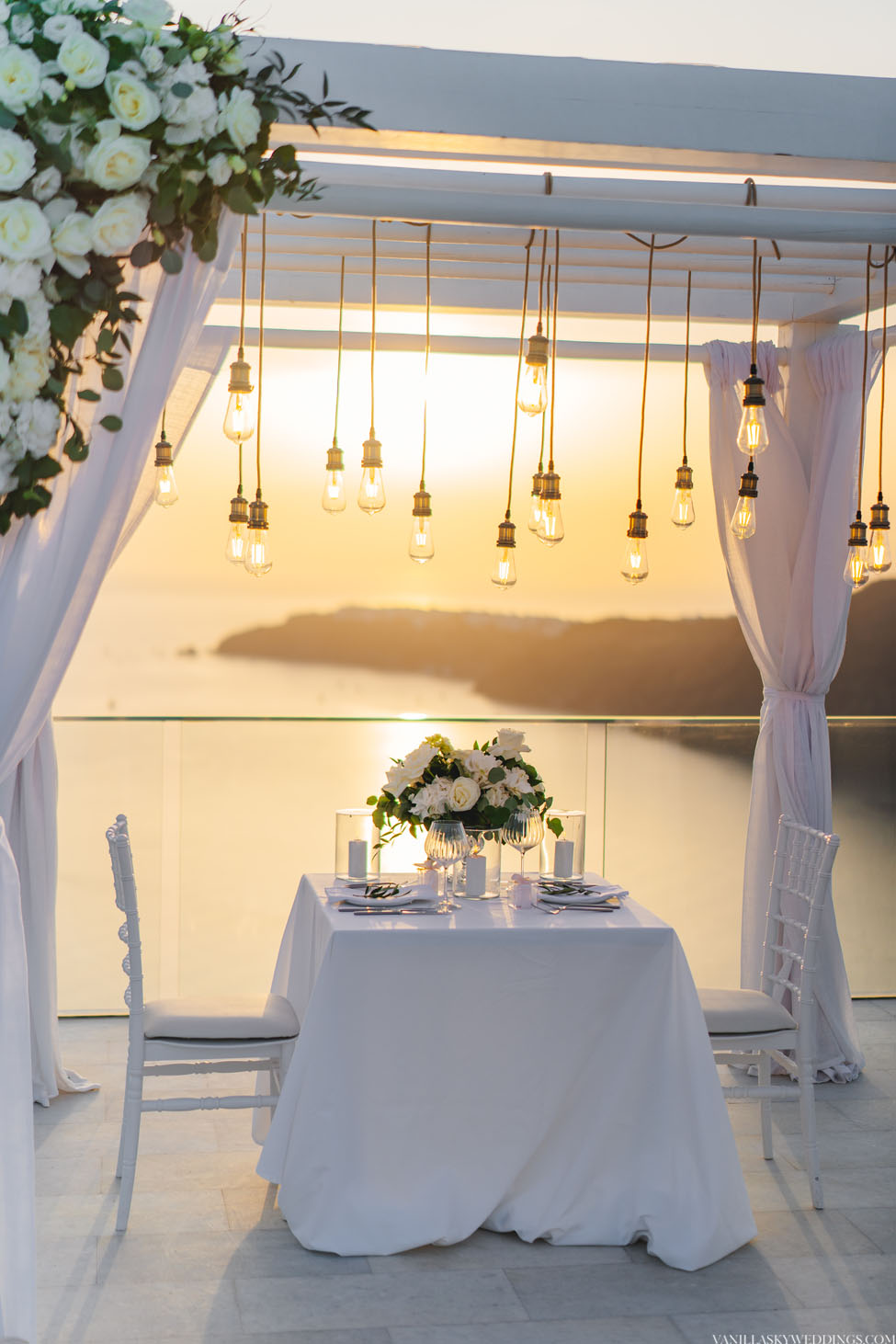 rocabella-hotel-wedding-elopement-infiniti-kiosk-santorini-greece-imerovigli