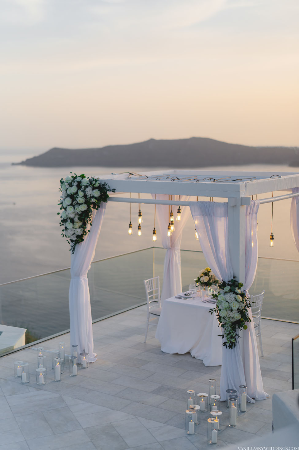 rocabella-hotel-wedding-elopement-infiniti-kiosk-santorini-greece-imerovigli