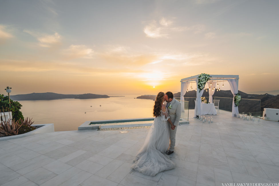 rocabella-hotel-wedding-elopement-infiniti-kiosk-santorini-greece-imerovigli