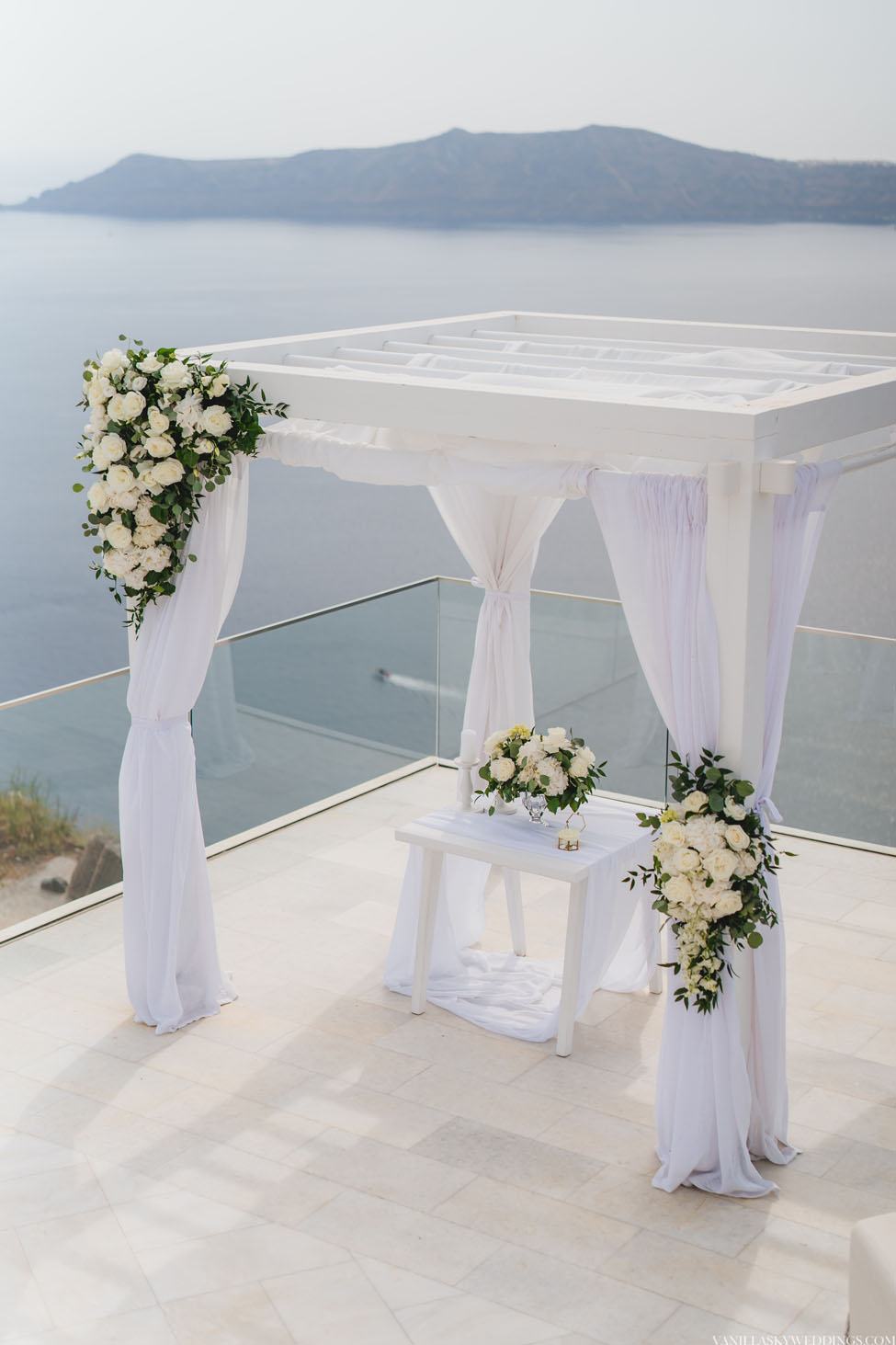 rocabella-hotel-wedding-elopement-infiniti-kiosk-santorini-greece-imerovigli