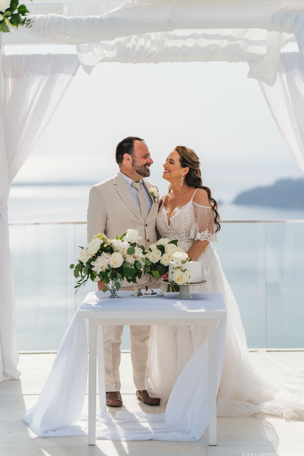 rocabella-hotel-wedding-elopement-infiniti-kiosk-santorini-greece-imerovigli