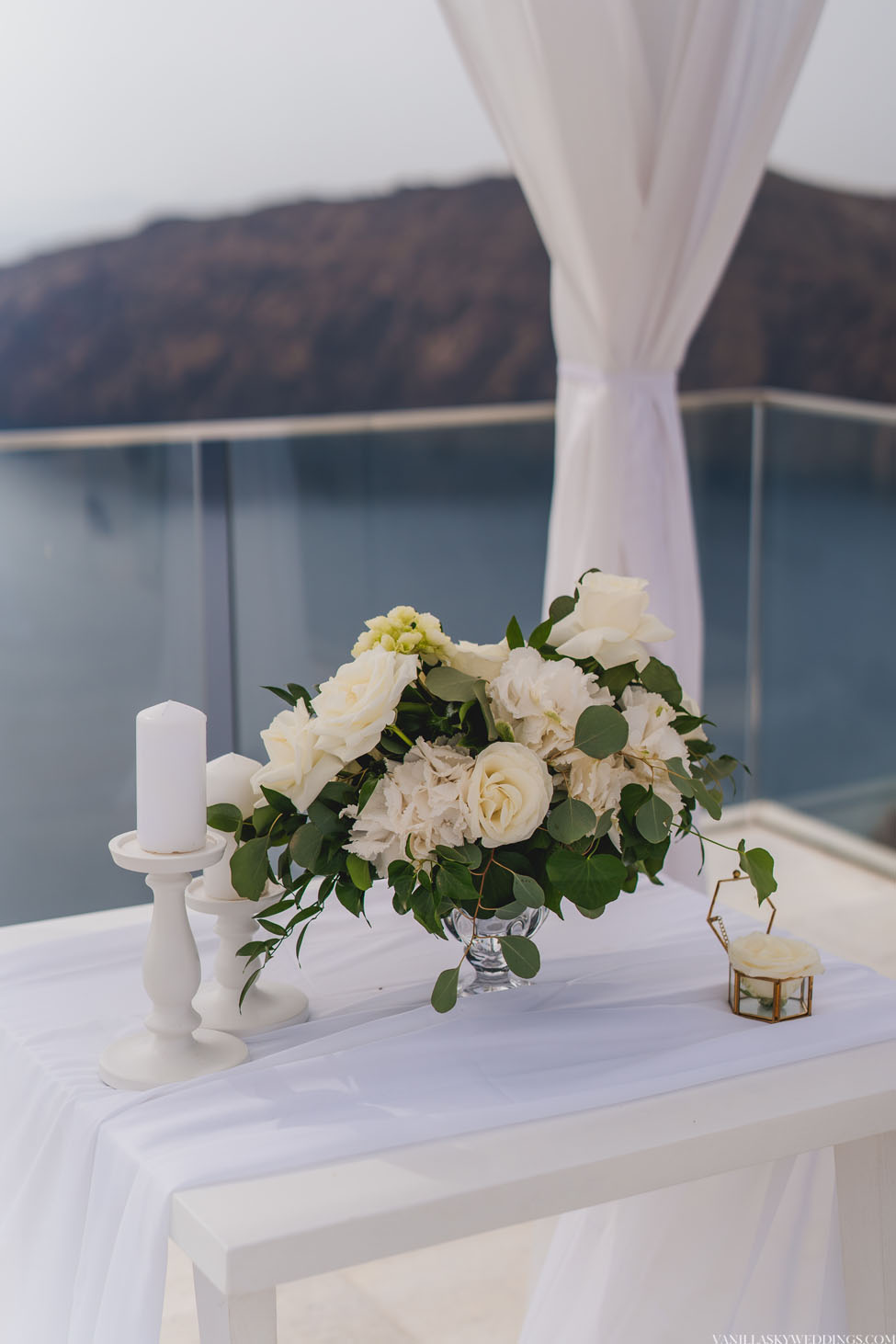 rocabella-hotel-wedding-elopement-infiniti-kiosk-santorini-greece-imerovigli