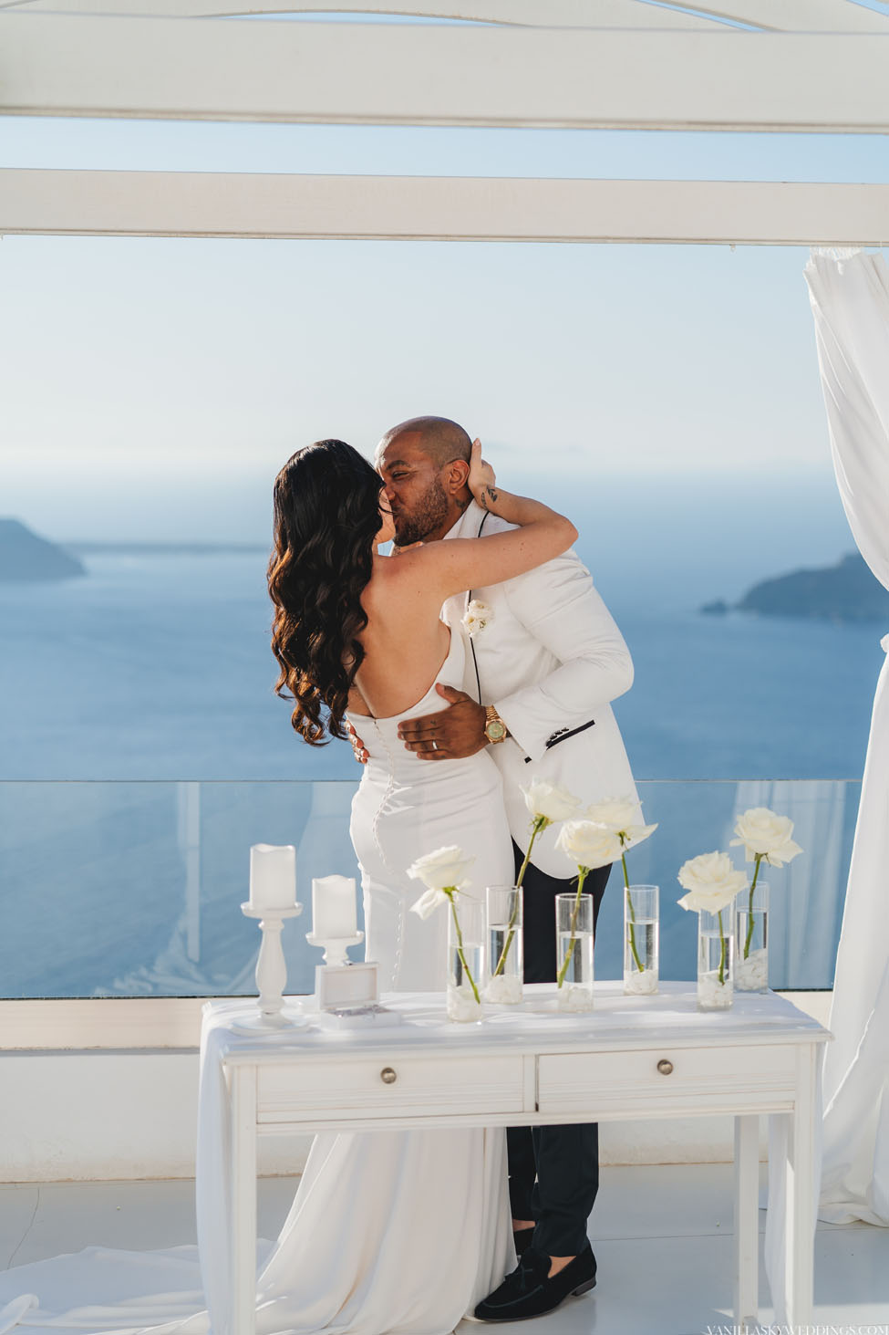 elopement-at-andromeda-villas-hotel-santorini-greece-ceremony