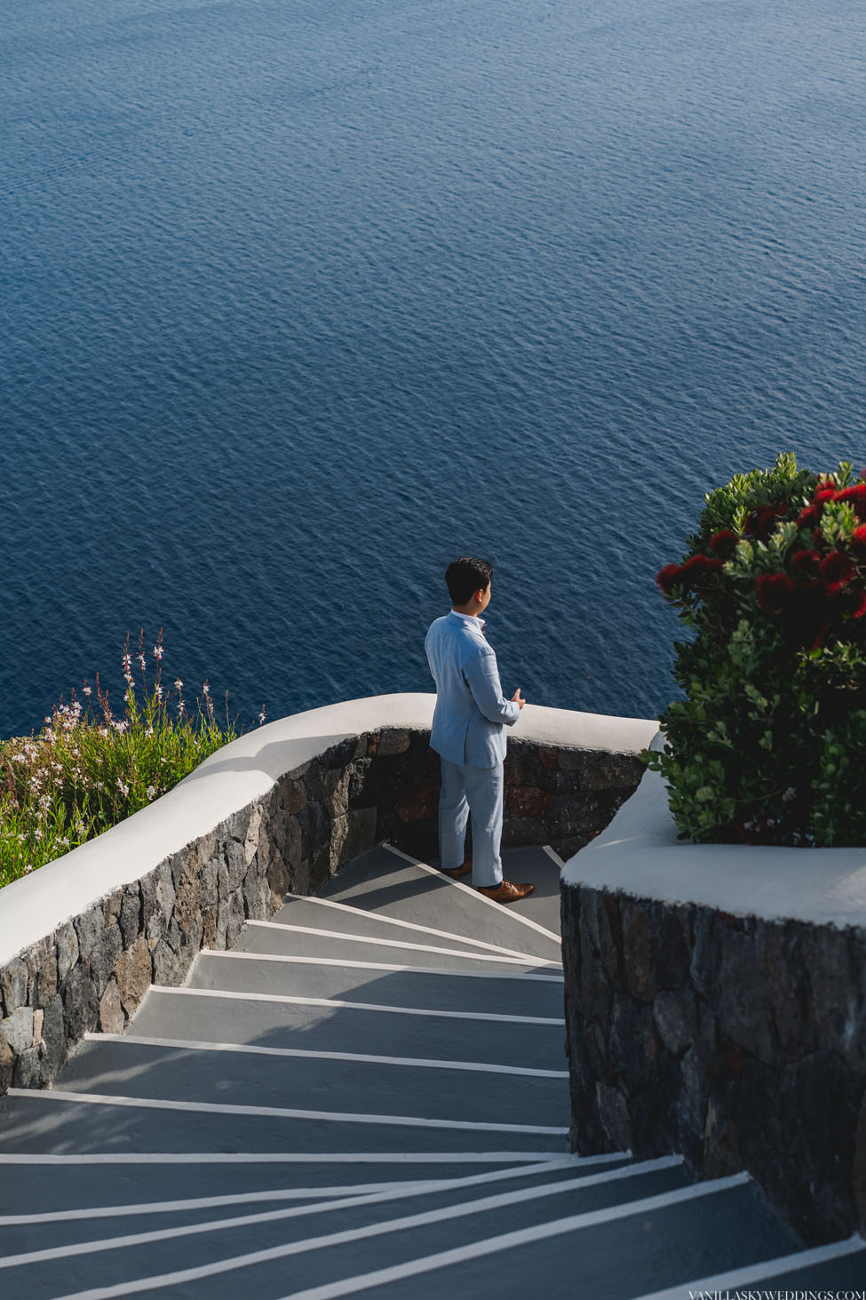 canaves-elopement-wedding-in-santorini-greece-oia