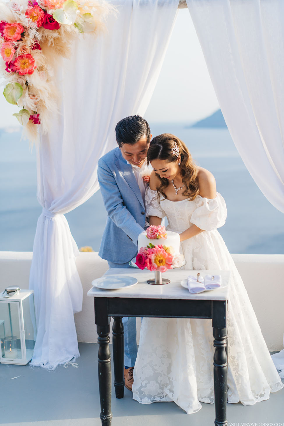 canaves-elopement-wedding-in-santorini-greece-oia