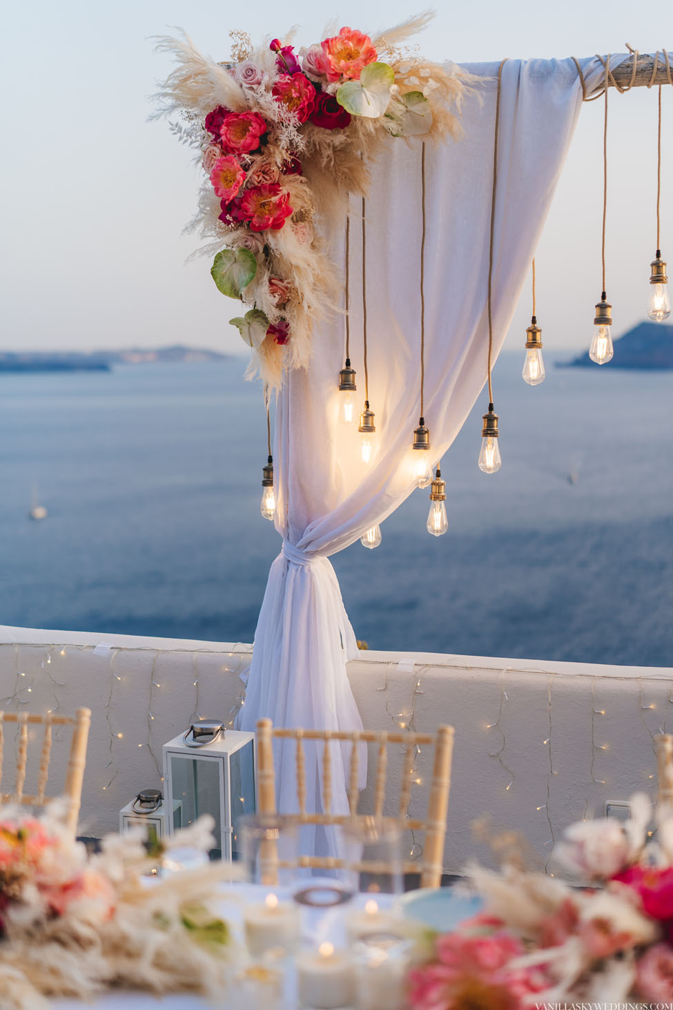 canaves-elopement-wedding-in-santorini-greece-oia