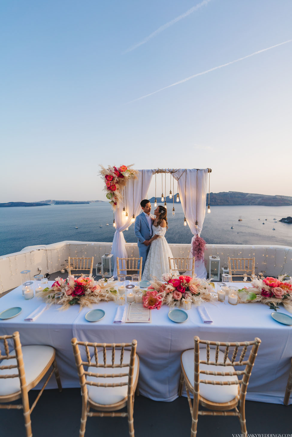 canaves-elopement-wedding-in-santorini-greece-oia