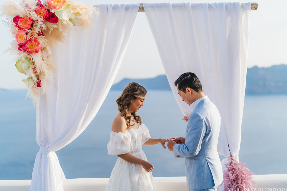 canaves-elopement-wedding-in-santorini-greece-oia