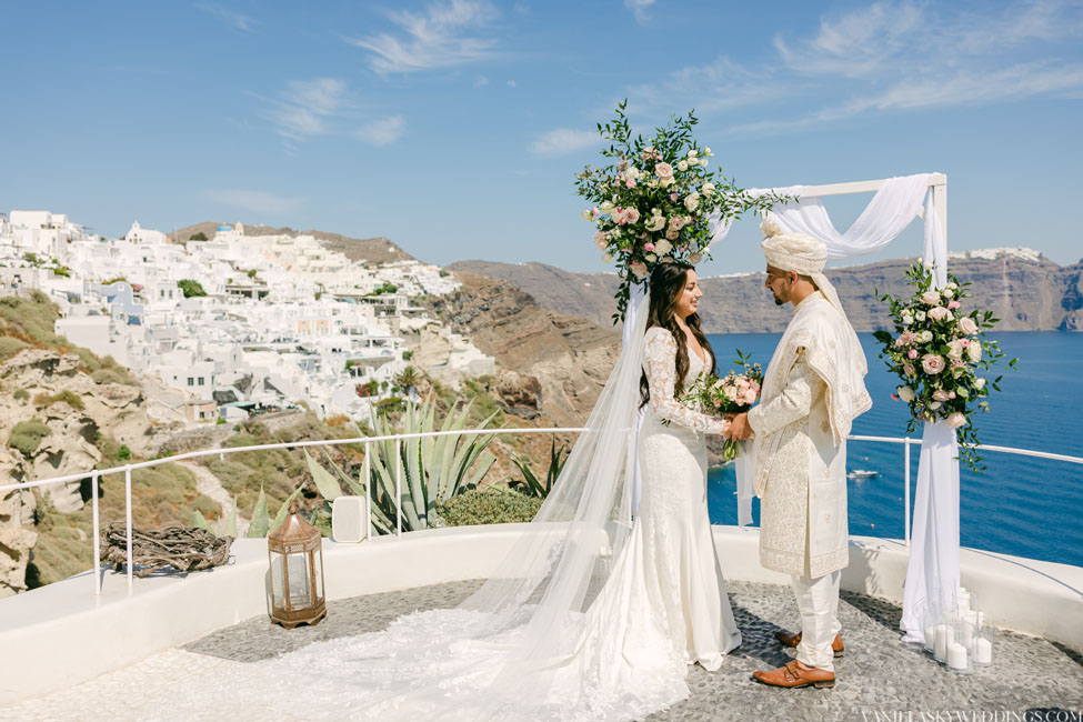 andronis-luxury-suites-oia-santorini-greece-destination-wedding-elopement-boho-chic-package-venue