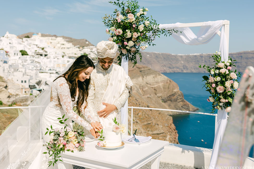 andronis-luxury-suites-oia-santorini-greece-destination-wedding-elopement-boho-chic-package-venue