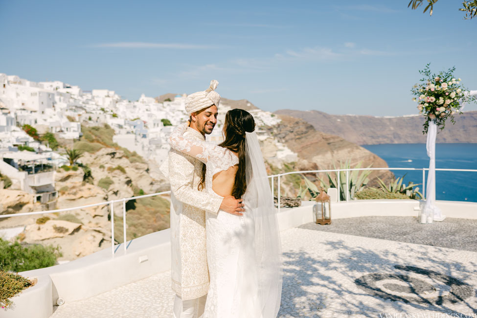 andronis-luxury-suites-oia-santorini-greece-destination-wedding-elopement-boho-chic-package-venue