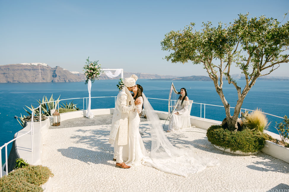 andronis-luxury-suites-oia-santorini-greece-destination-wedding-elopement-boho-chic-package-venue