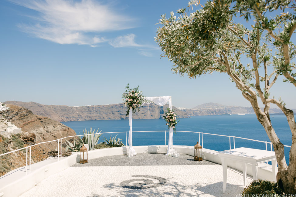 andronis-luxury-suites-oia-santorini-greece-destination-wedding-elopement-boho-chic-package-venue