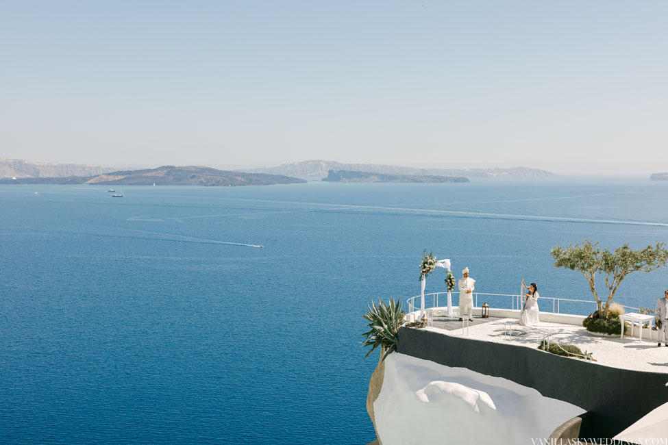 andronis-luxury-suites-oia-santorini-greece-destination-wedding-elopement-boho-chic-package-venue