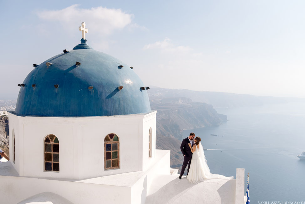 А&A-fabulous-wedding-at-Le-Ciel-in-Santorini-greece