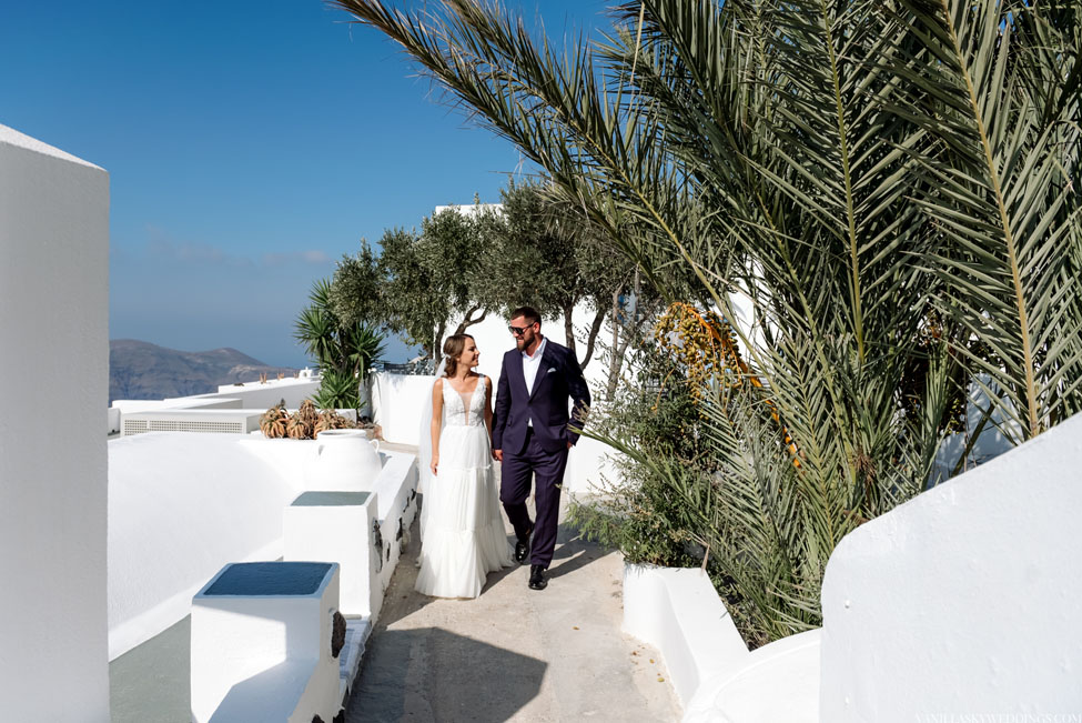 А&A-fabulous-wedding-at-Le-Ciel-in-Santorini-greece