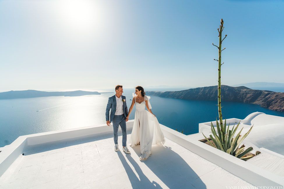 B&B: intimate micro-wedding at Andromeda villas' balcony in Santorini ...