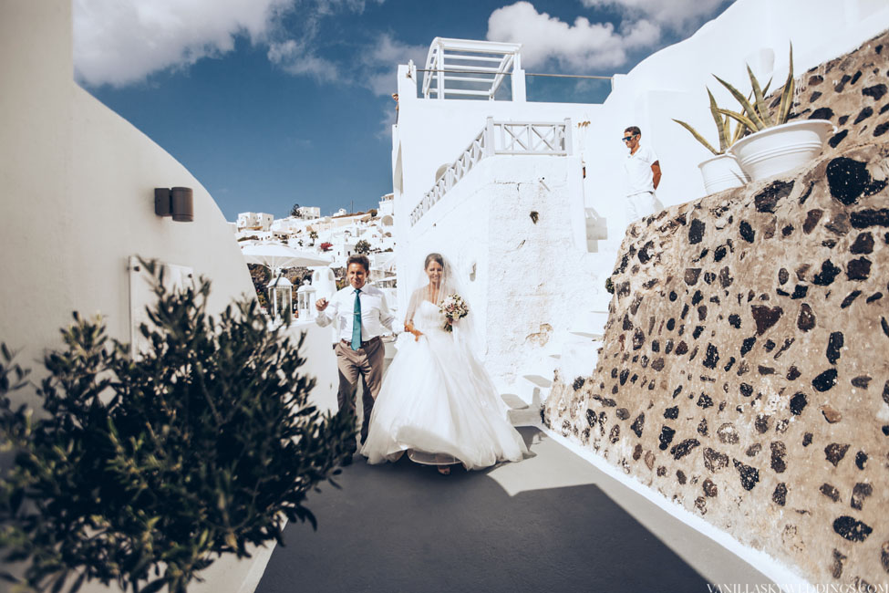 j_and_p_santorini_wedding_in_Dana_villas