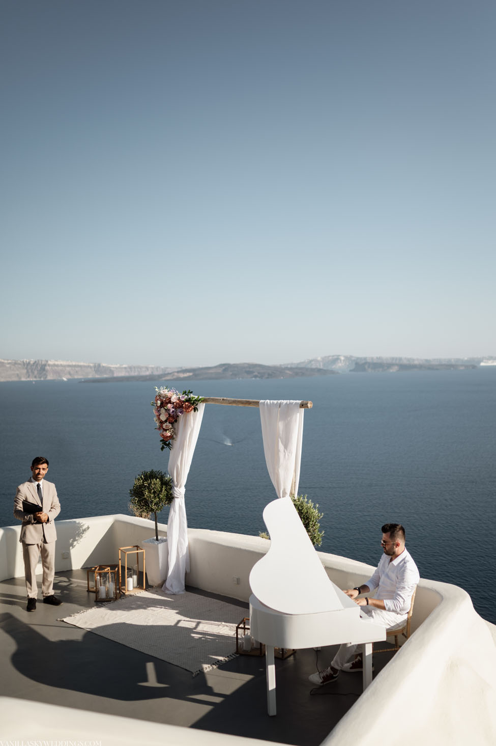 santorini_canaves_oia_suites_panorama_balcony_wedding_venue