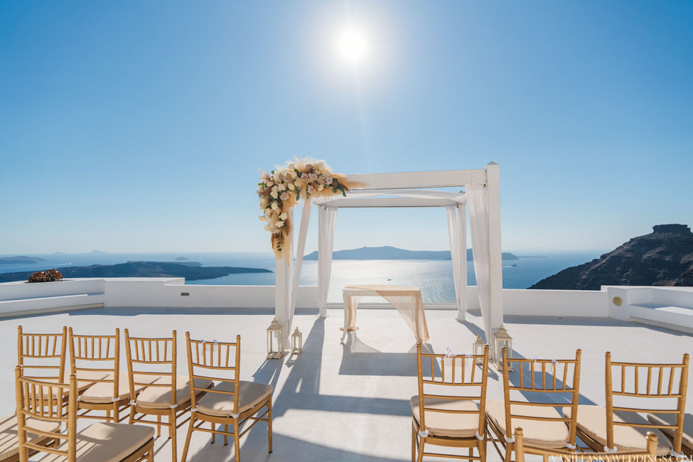 16+ Santorini Wedding Venues