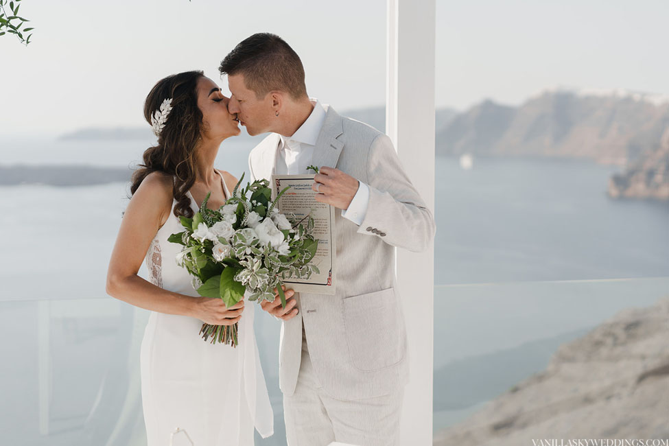 stylish_bouquet_santorini_wedding_greece_at_andromeda_villas