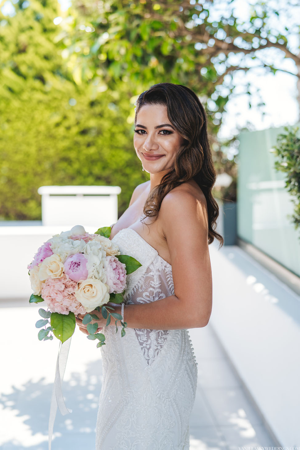 stylish_bouquet_santorini_wedding_greece_at_andromeda_villas