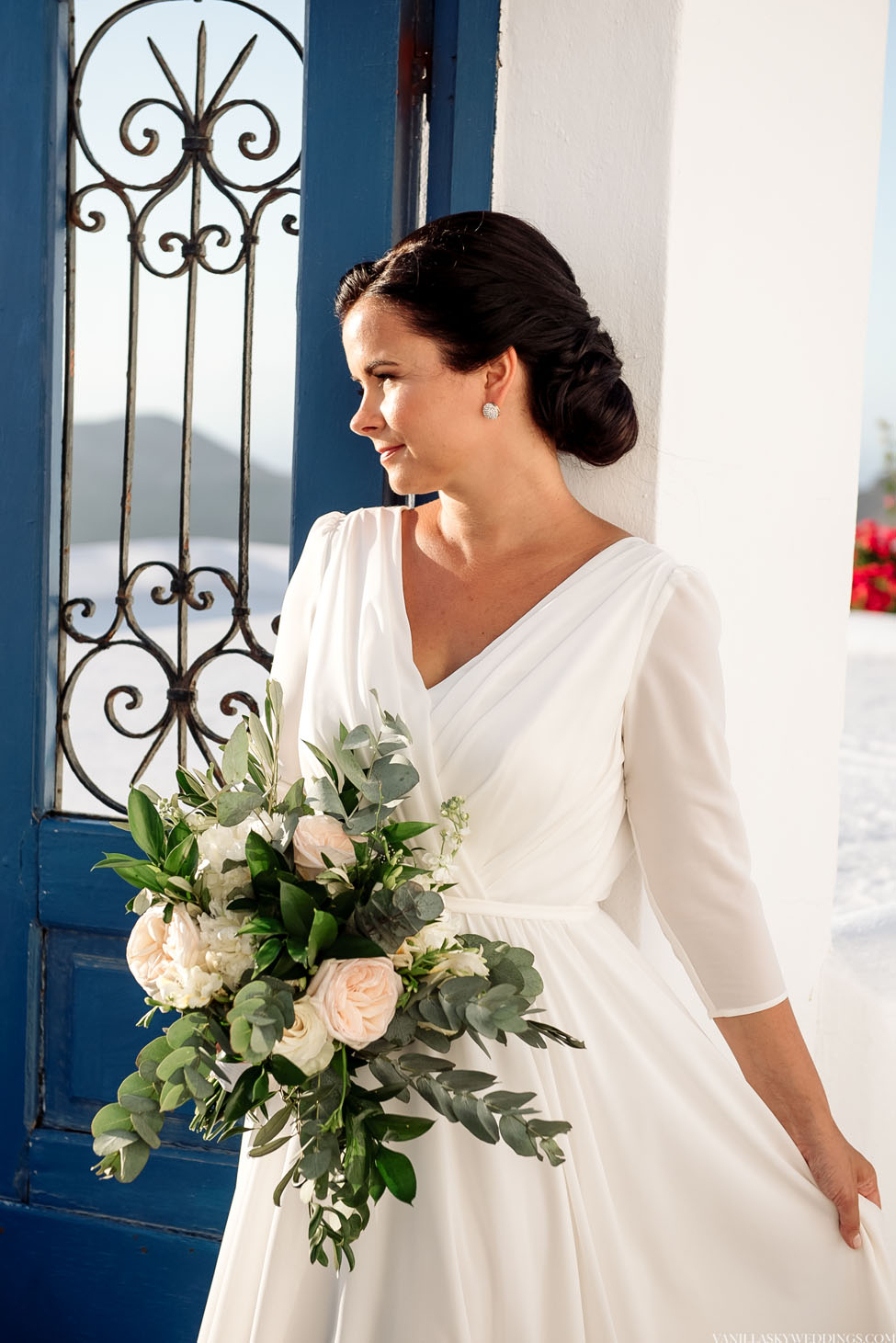 stylish_bouquet_santorini_wedding_greece_at_andromeda_villas