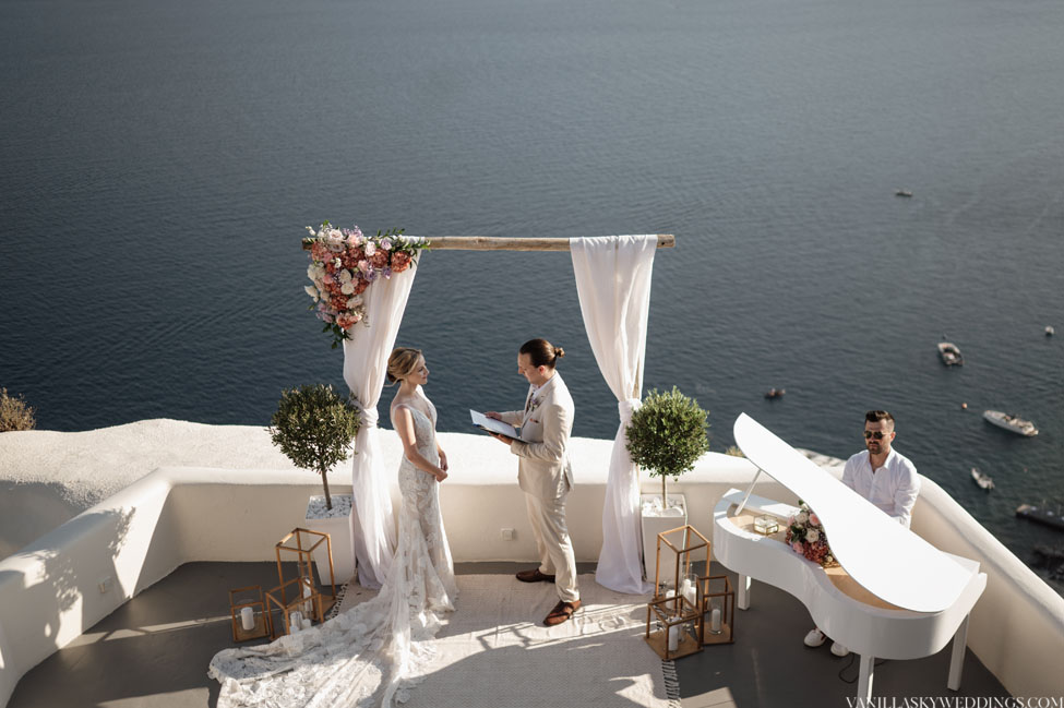 santorini-greece-wedding-package-for-two-persons-at-canaves-oia-suites