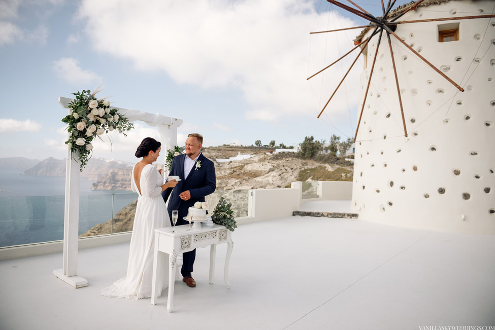 el-viento-santorini-wedding-villa-ceremony-venue-elopement