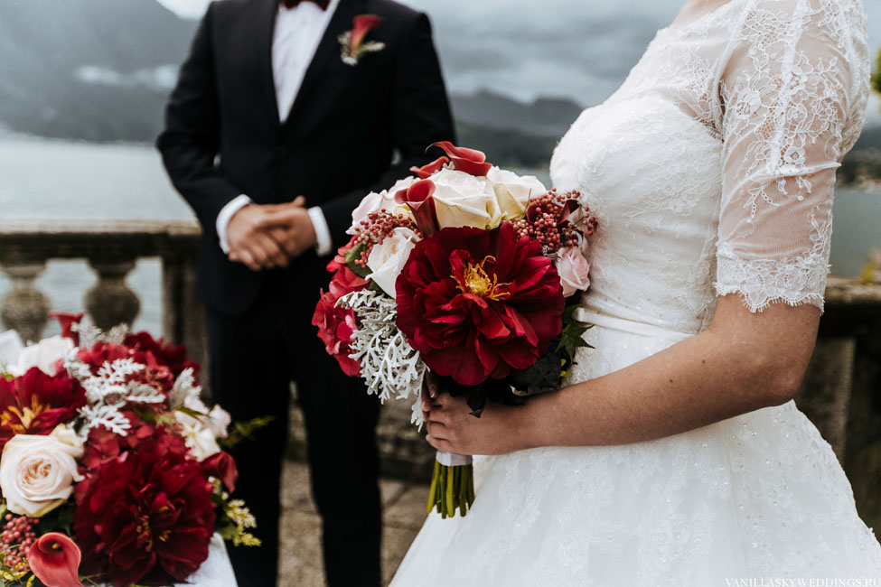 italy_como_wedding_bouquets_marsala_peonies