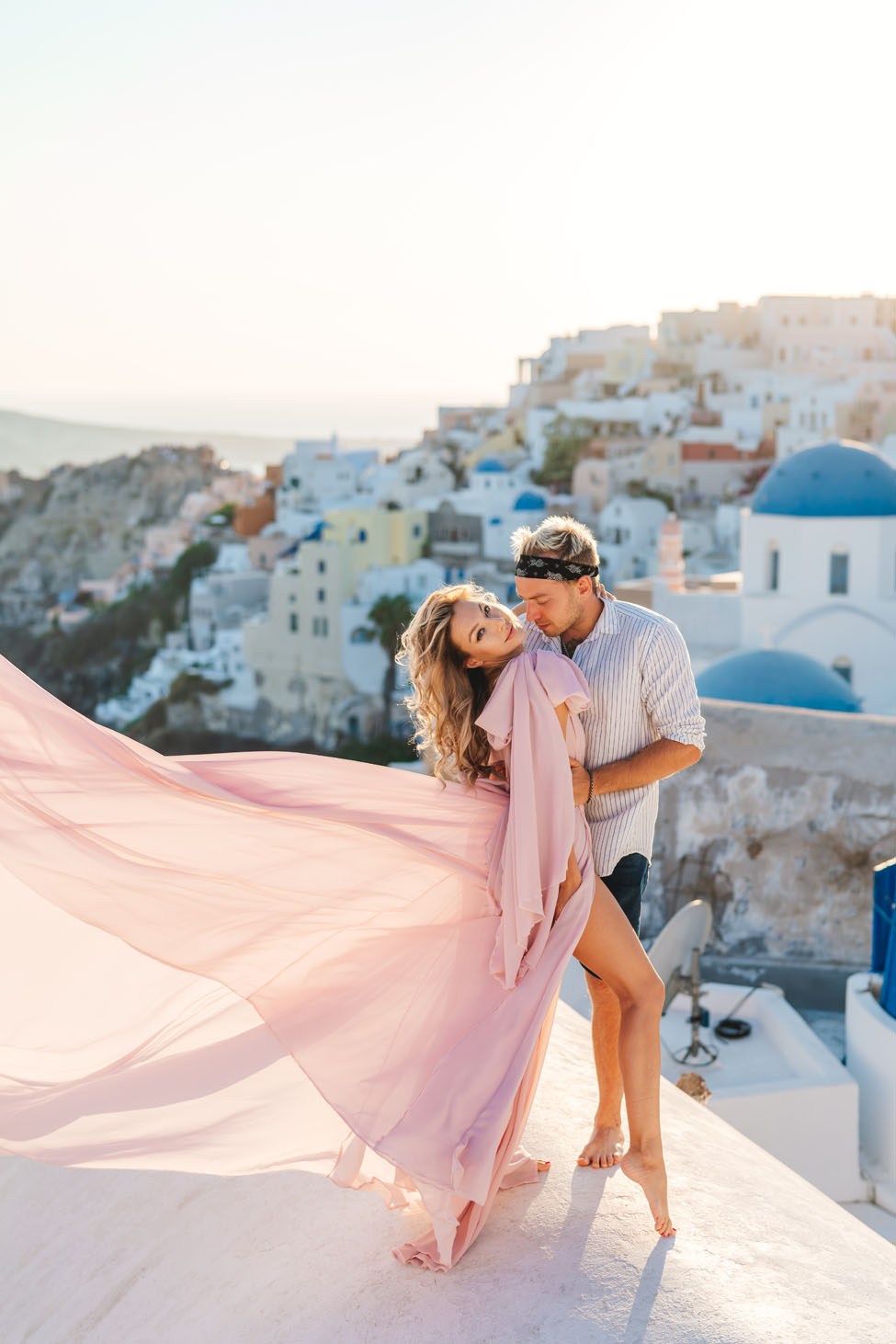 flying-dress-photo-shooting-is-santorini-white-gown
