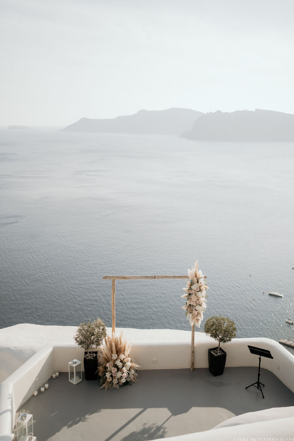 canaves-elopement-wedding-in-santorini-greece-oia