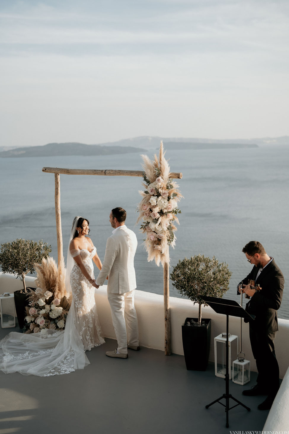 canaves-elopement-wedding-in-santorini-greece-oia