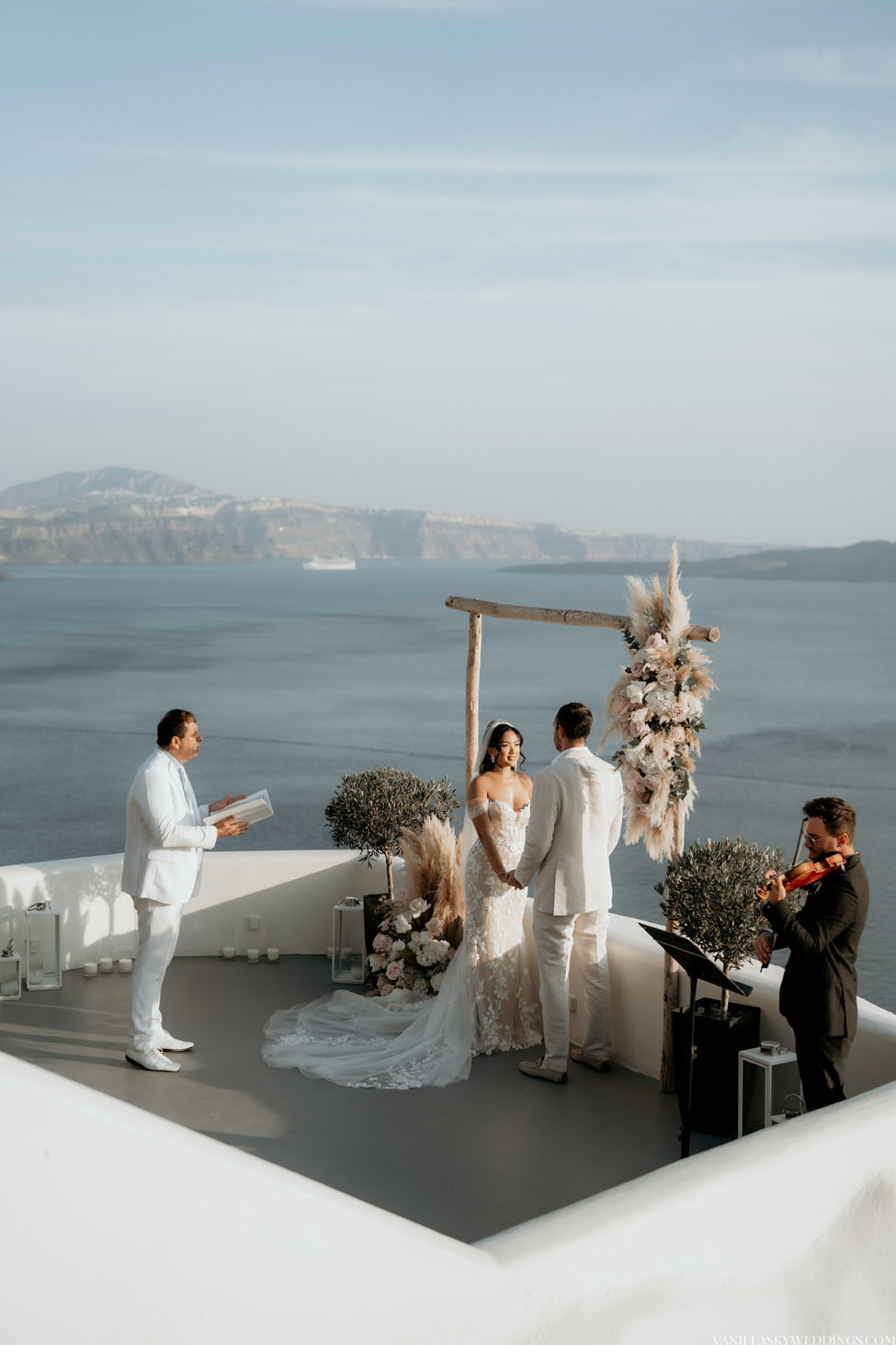 canaves-elopement-wedding-in-santorini-greece-oia