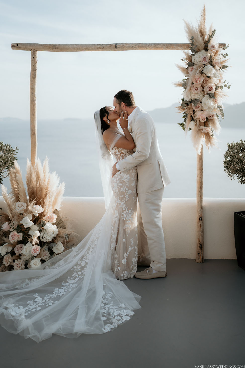 canaves-elopement-wedding-in-santorini-greece-oia