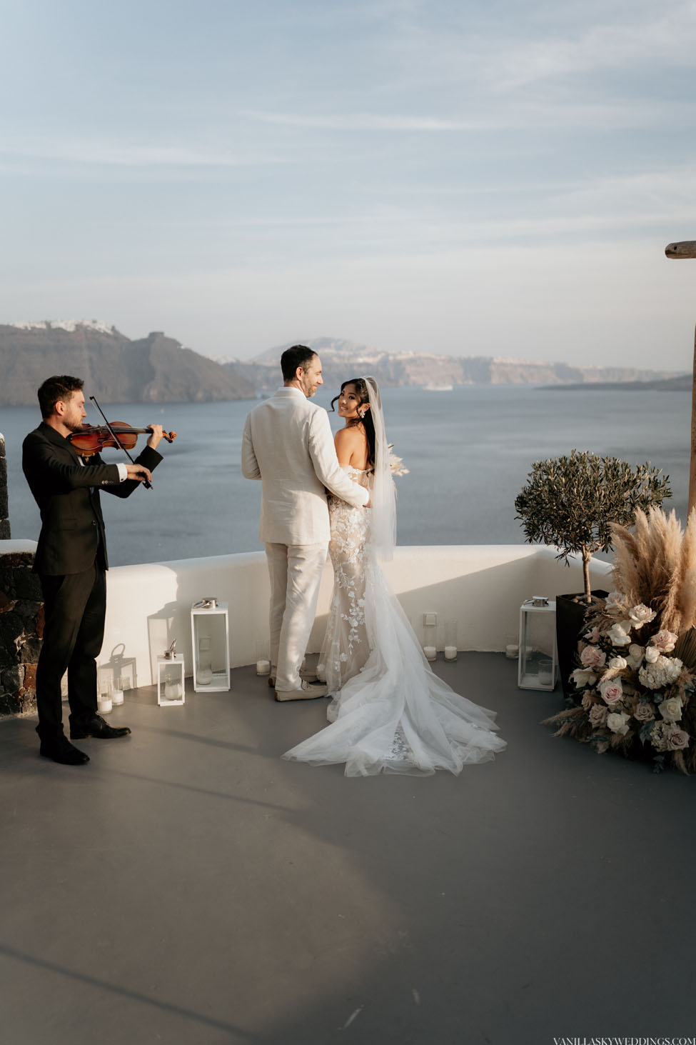 canaves-elopement-wedding-in-santorini-greece-oia