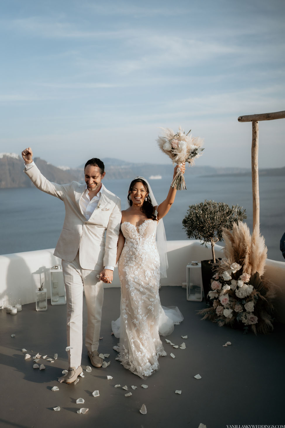 canaves-elopement-wedding-in-santorini-greece-oia