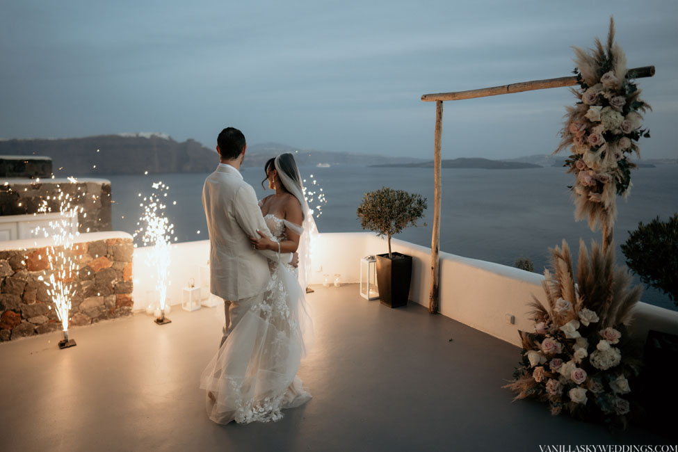 canaves-elopement-wedding-in-santorini-greece-oia