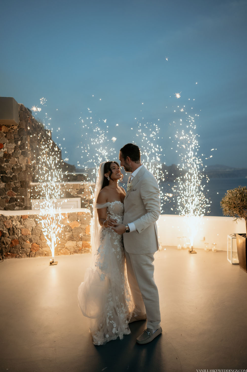 canaves-elopement-wedding-in-santorini-greece-oia